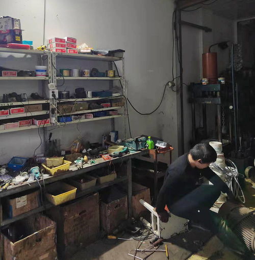 传统五金店的老板,你是否为生意不好而困惑